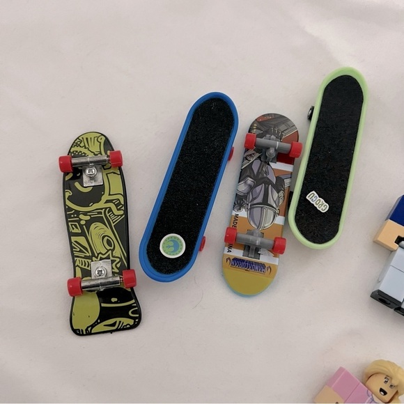 Roblox‎ Lot of Figures Accessories and Misc Toys Skateboards Playtime EUC - Picture 2 of 5